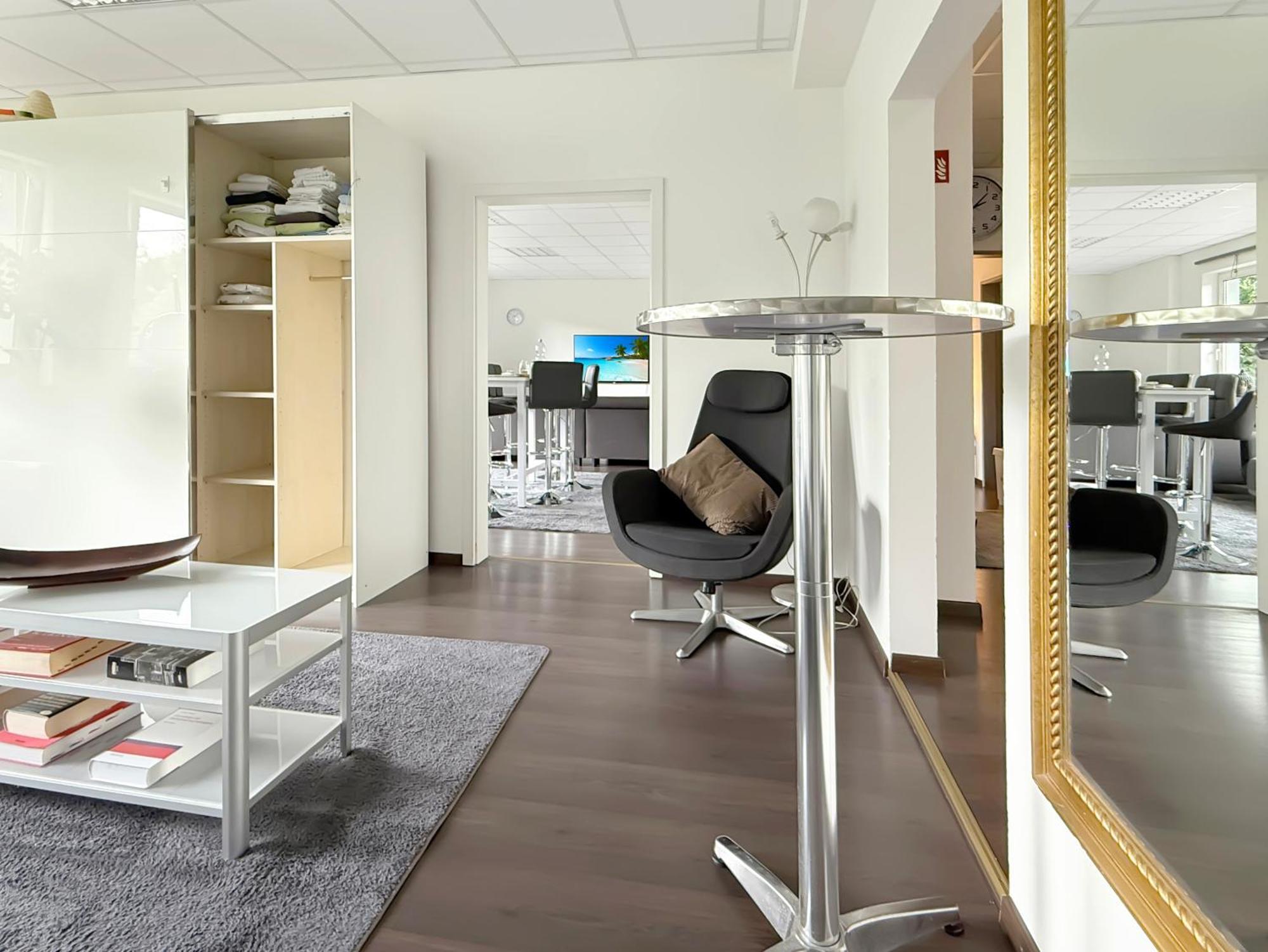 Private Escape Cinema Lounge Sleeps 17 Appartement *